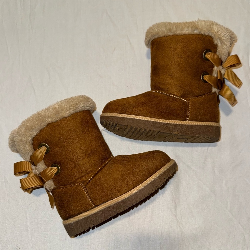 Hot Cakes bow back winter boots